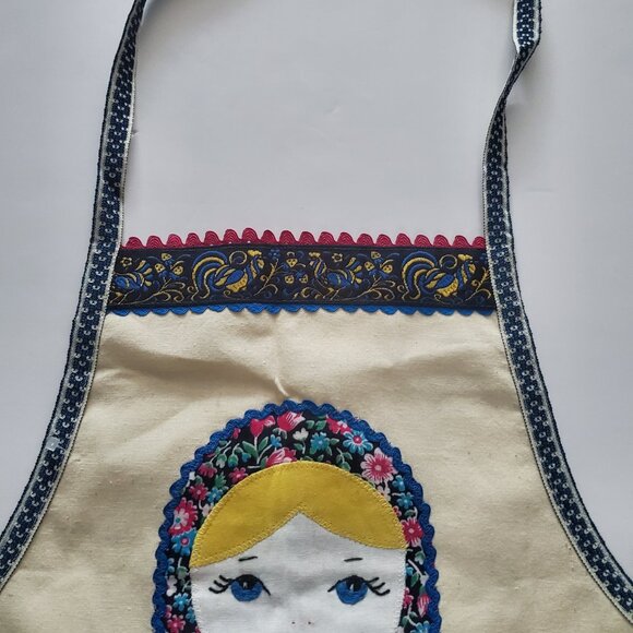 Russian Nesting Dolls Apron Floral Ruffled Edge Detailed Appliques Light Canvas - Picture 4 of 7